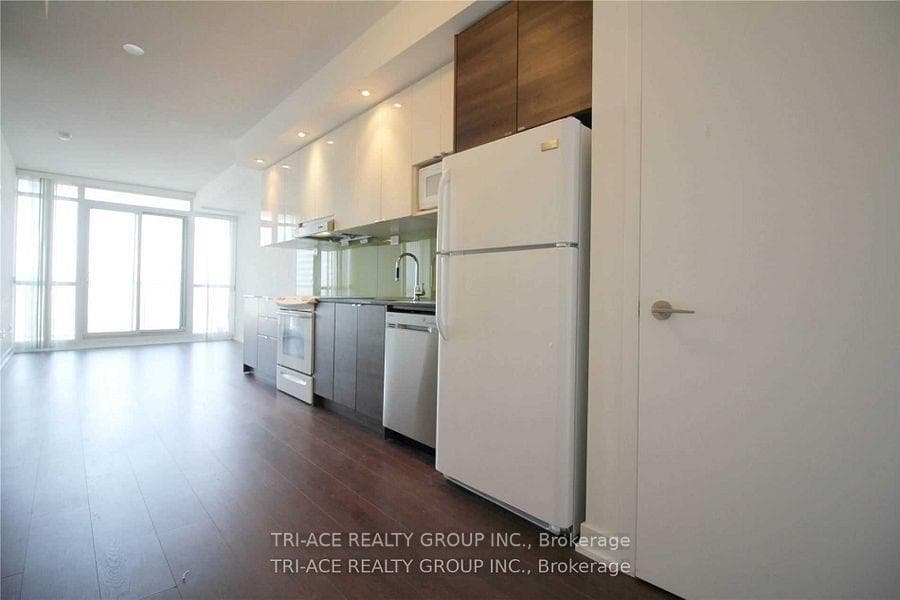 121 Mcmahon Drive Unit 1102 photo 18