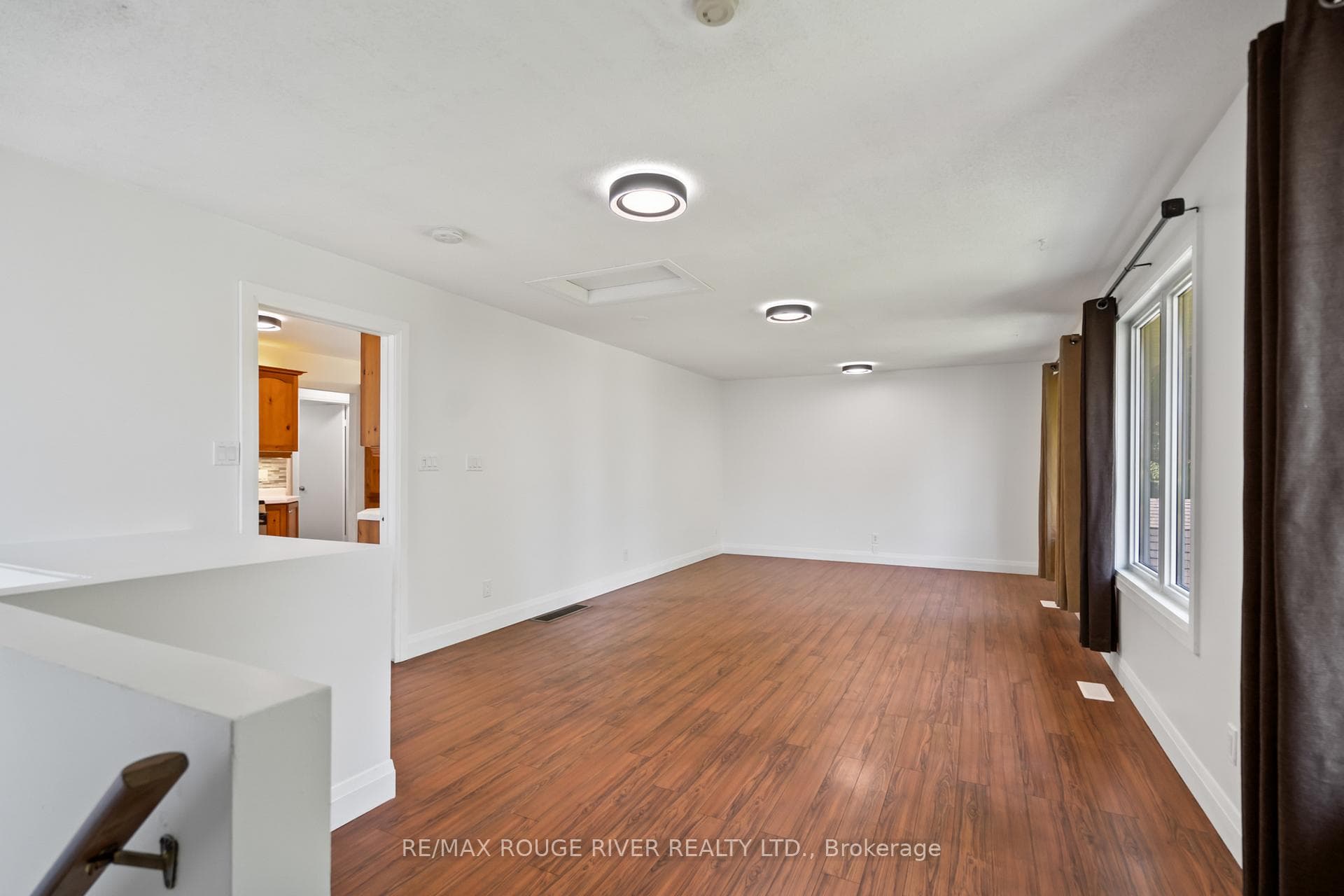 599 Otonabee Drive Unit Main photo 23