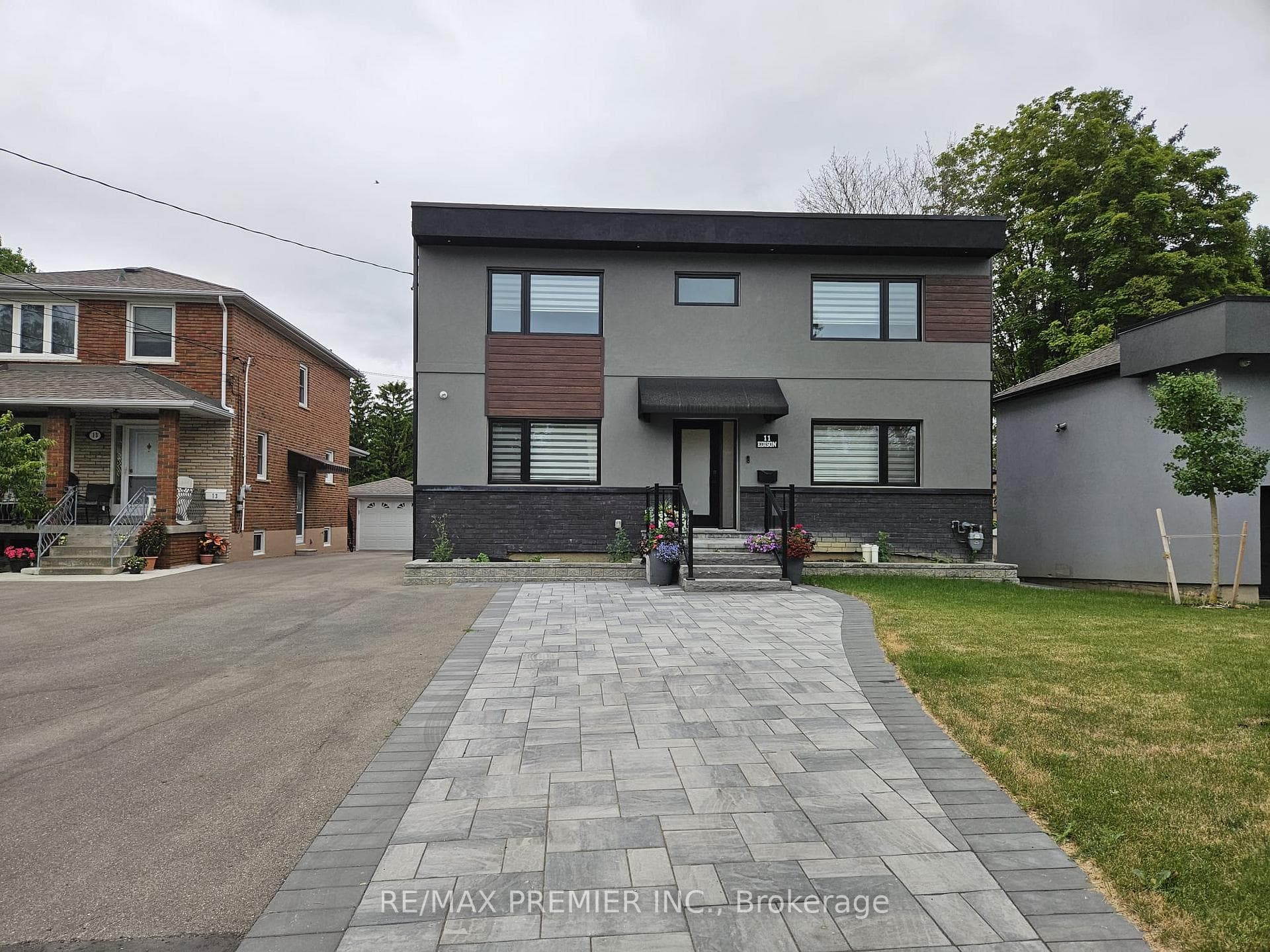 11 Edison Circle photo 1