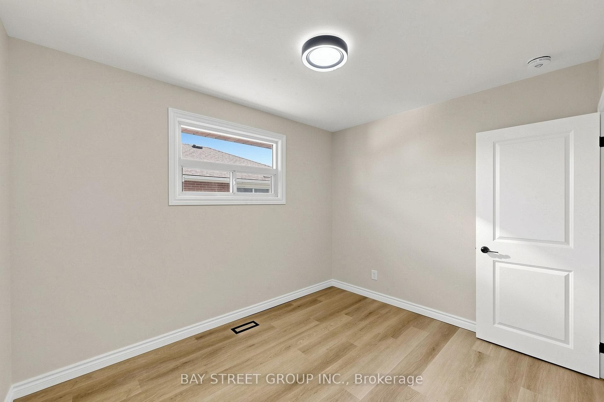 28 Warren Avenue photo 8