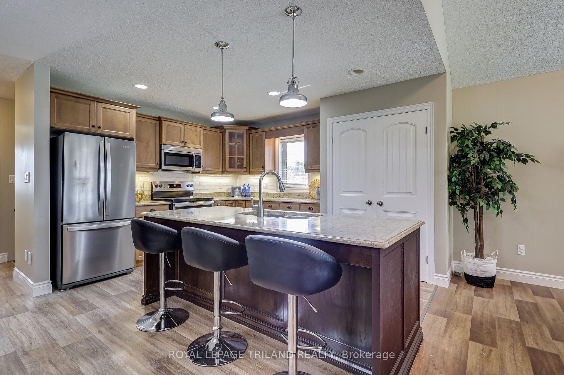 48 AMBLESIDE Drive photo 15