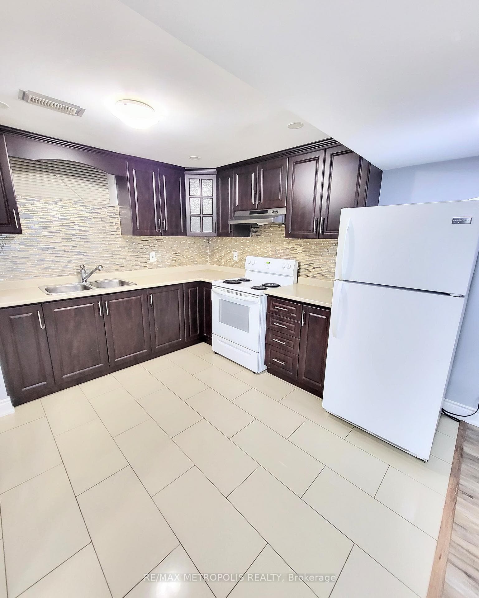 139 Hibbard Drive Unit BSMT photo 3