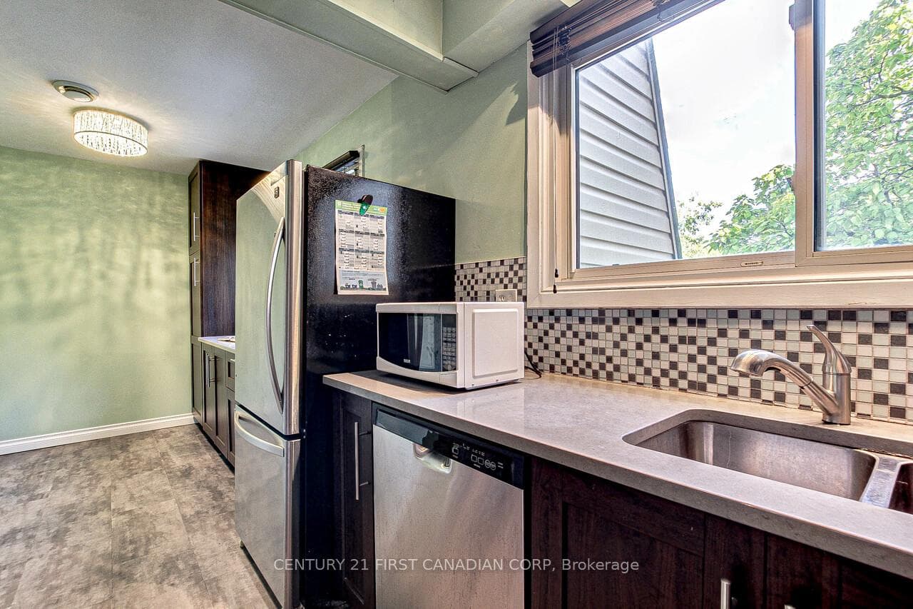 10 Fairfax Court photo 14