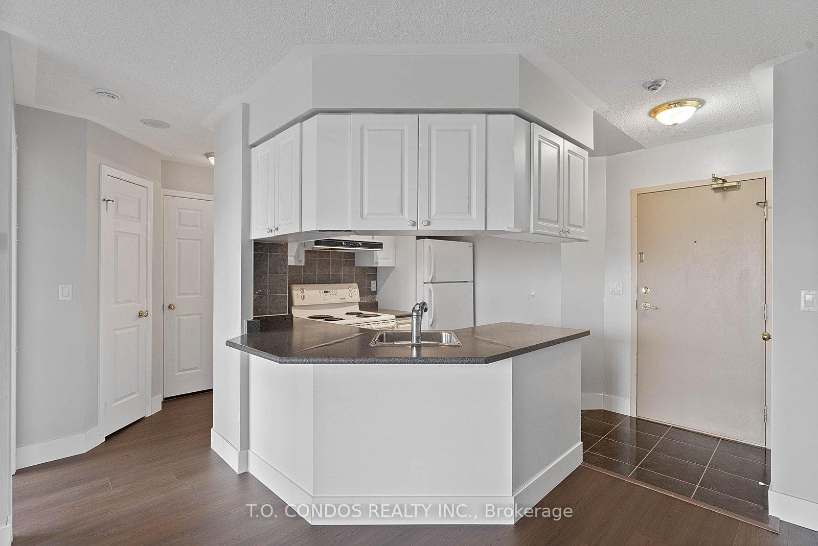 909 Bay Street Unit 2002 photo 11