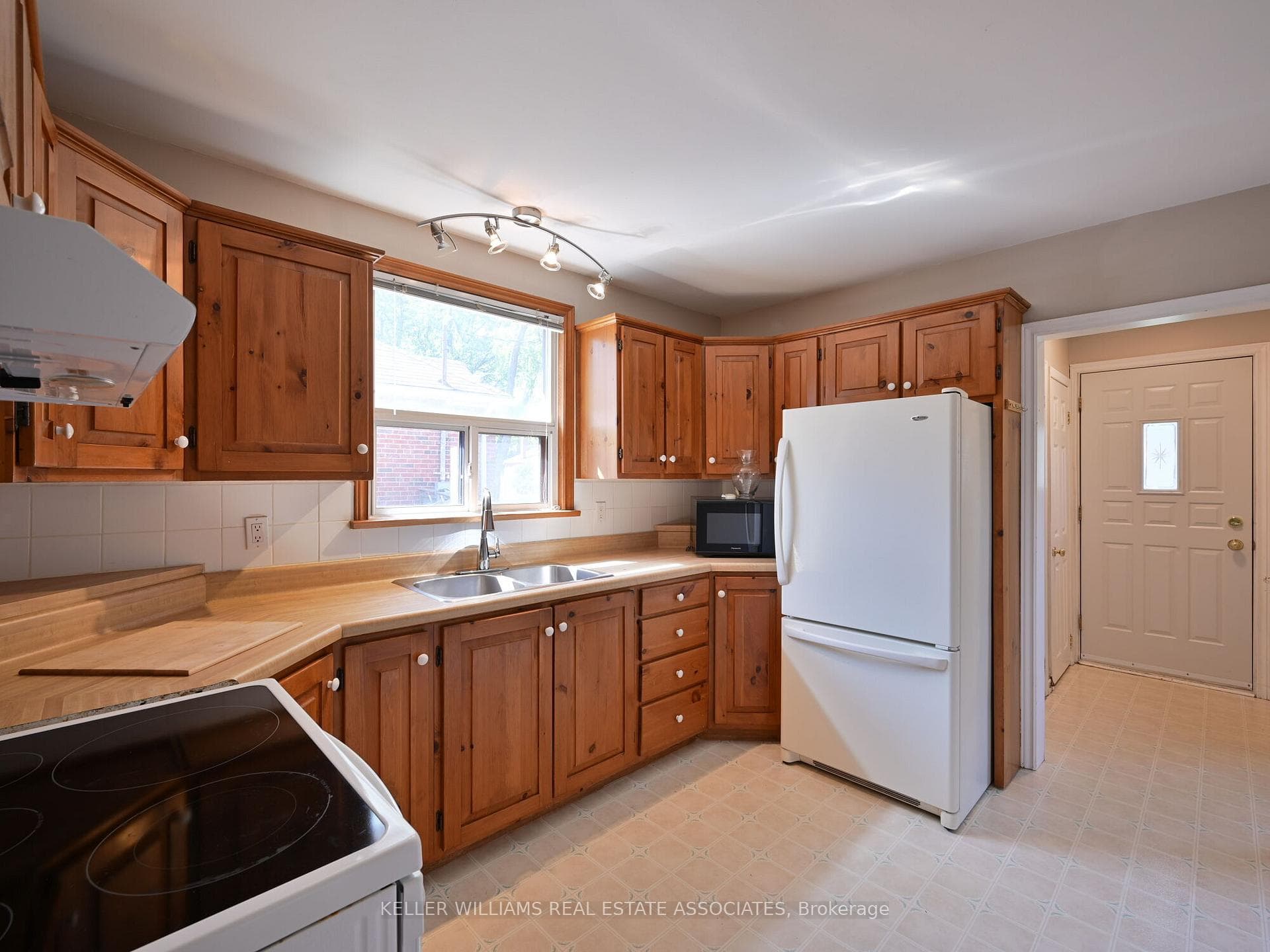 130 Prince Charles Drive Unit Main photo 14