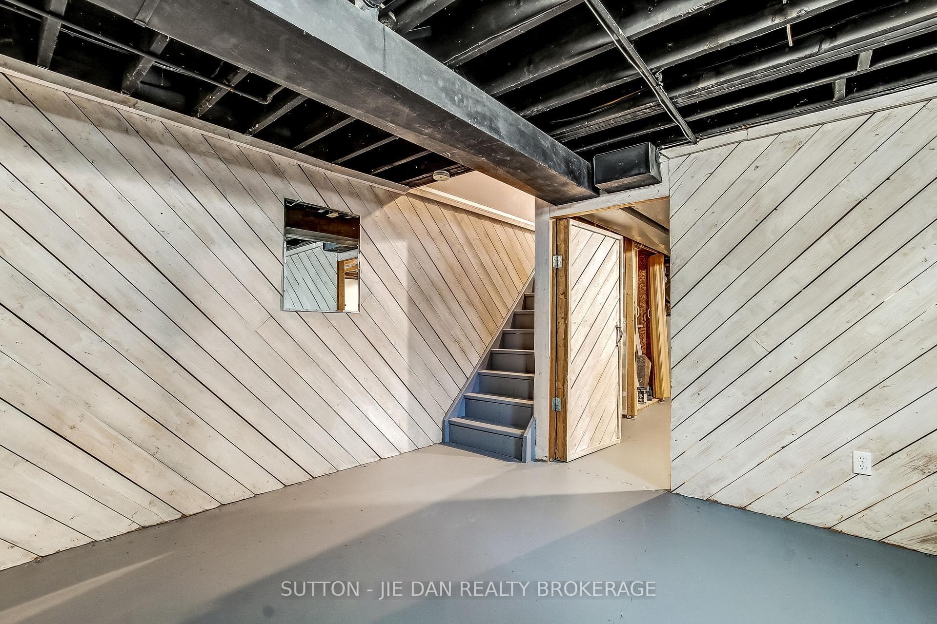 37 INVERARY Road photo 15