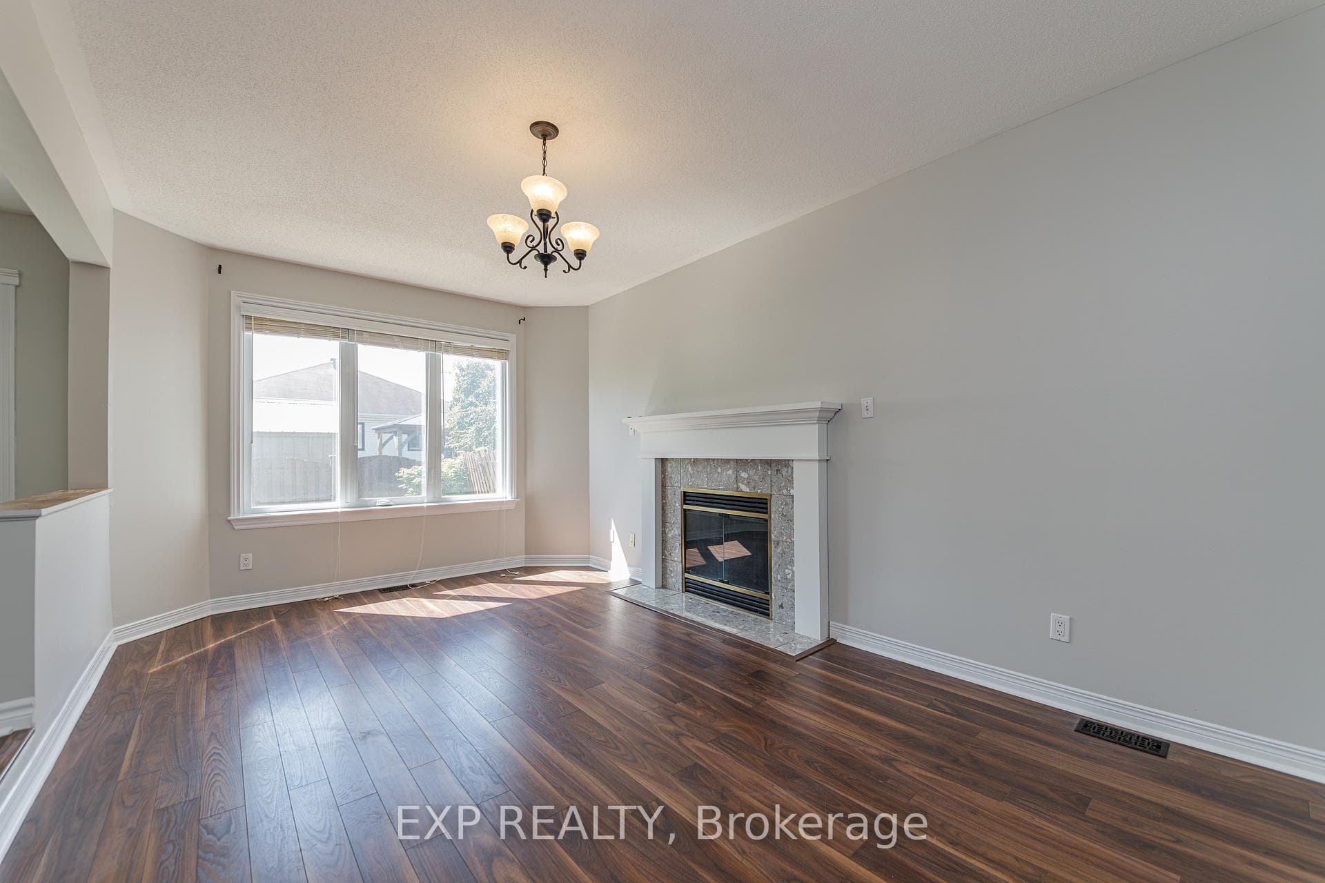 40 Newborough Crescent photo 14