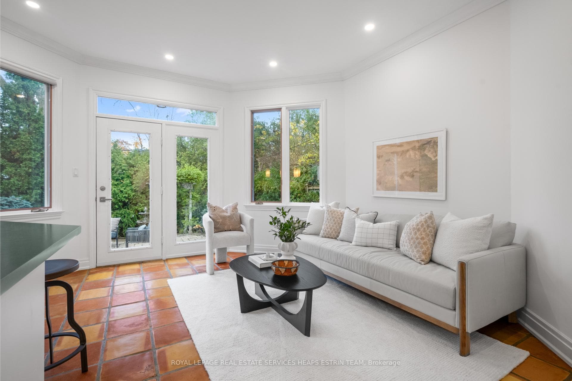 90 Sutherland Drive photo 12