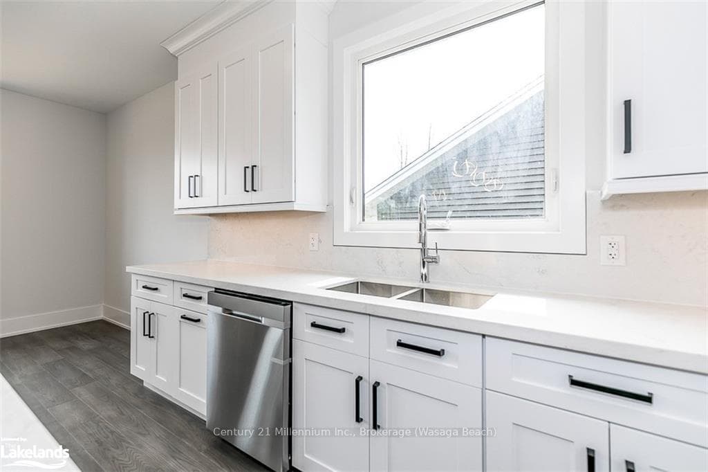 18 LAKESHORE Road photo 11