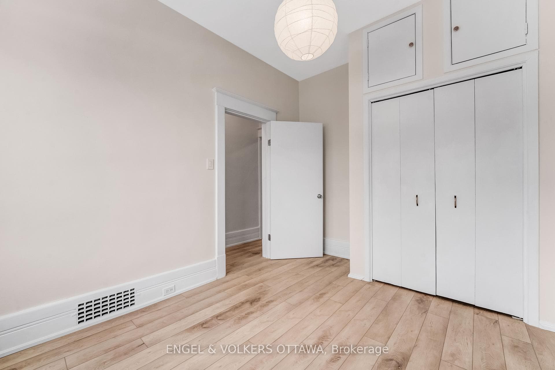 170 Ivy Crescent Unit 2 photo 5