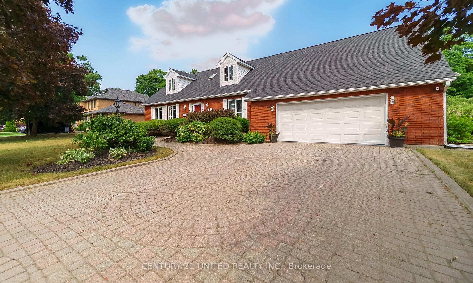 1656 Champlain Drive photo 1