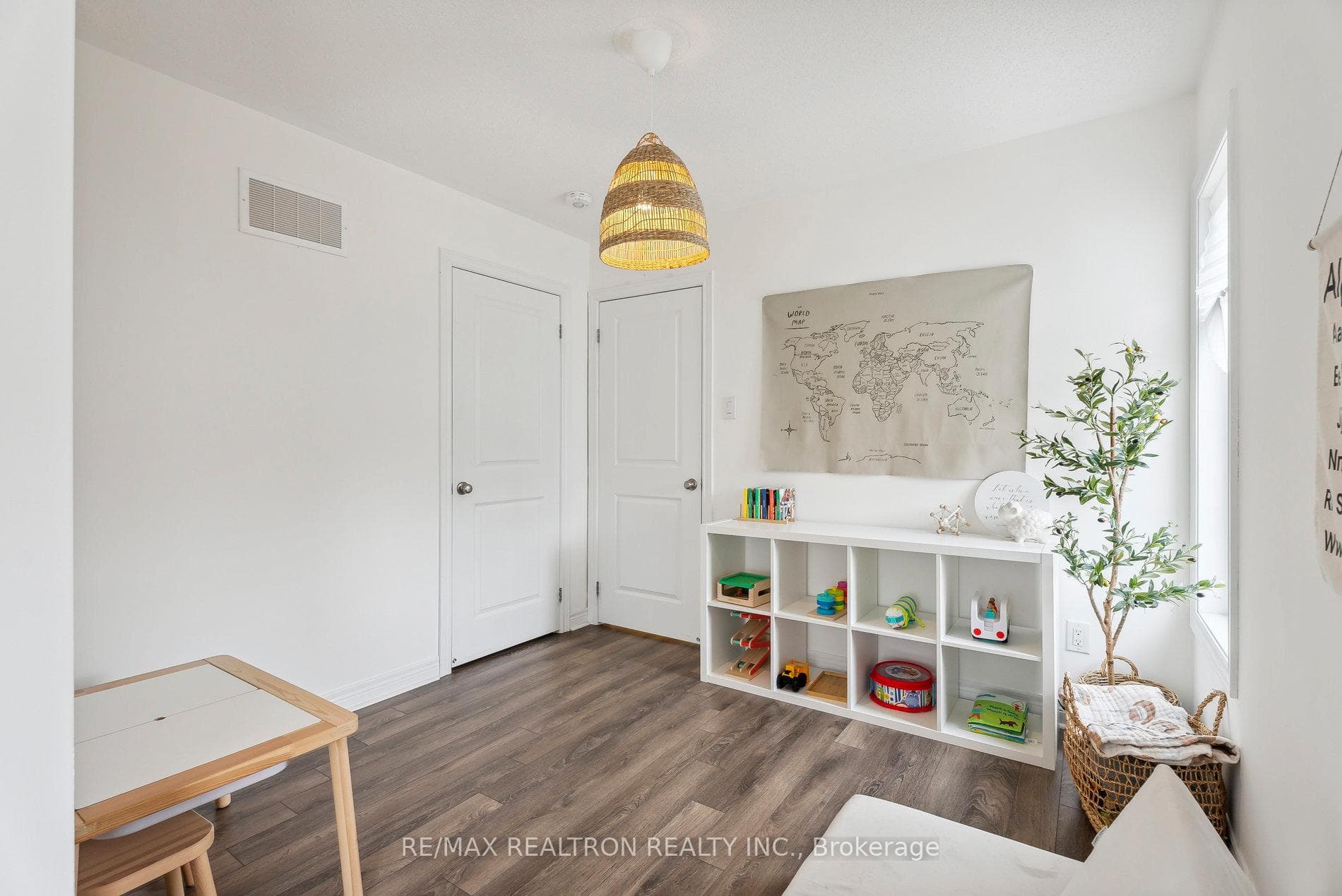 285 Finch Avenue Unit 1 photo 22