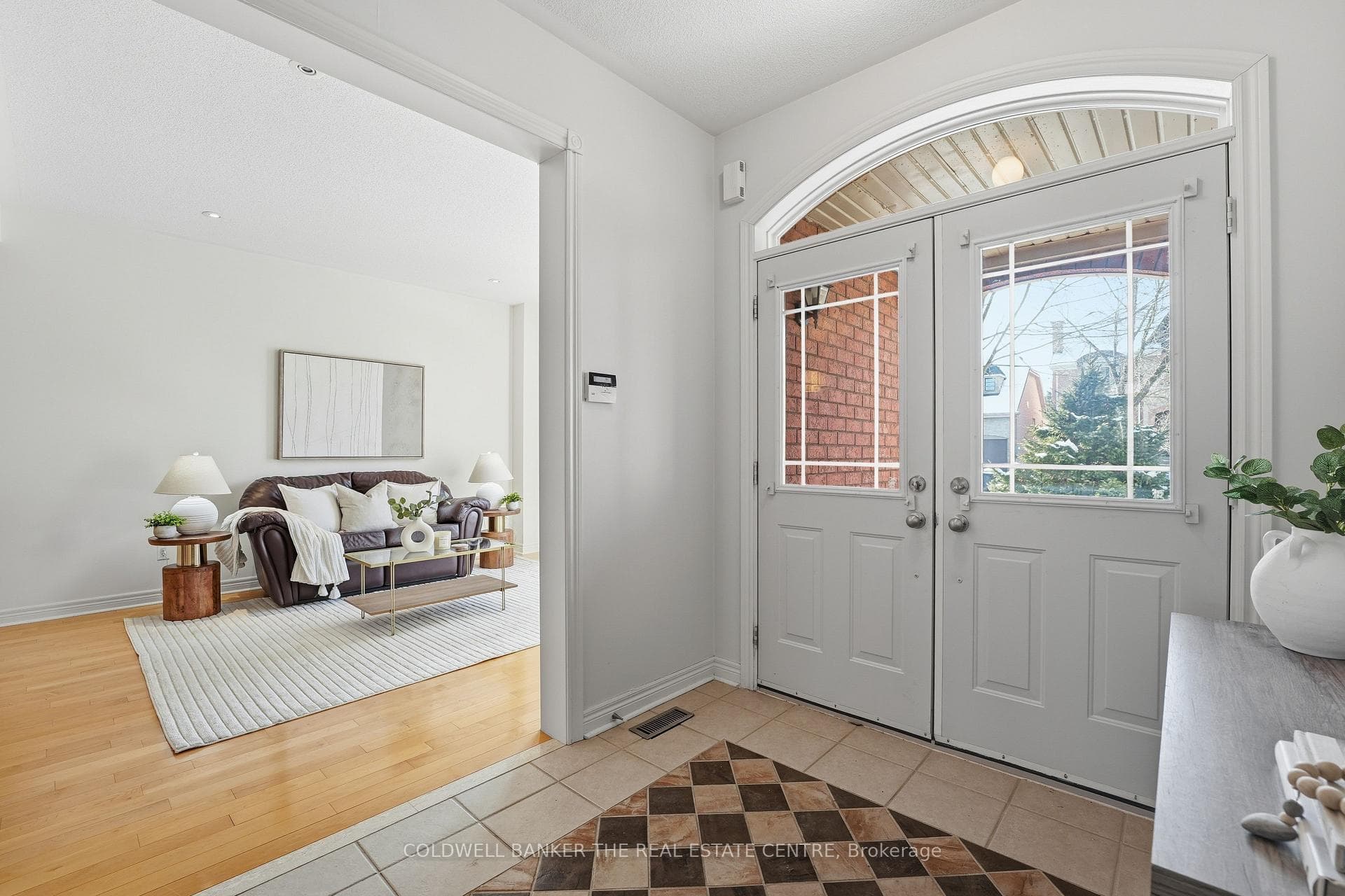 19 Deerhorn Crescent photo 4