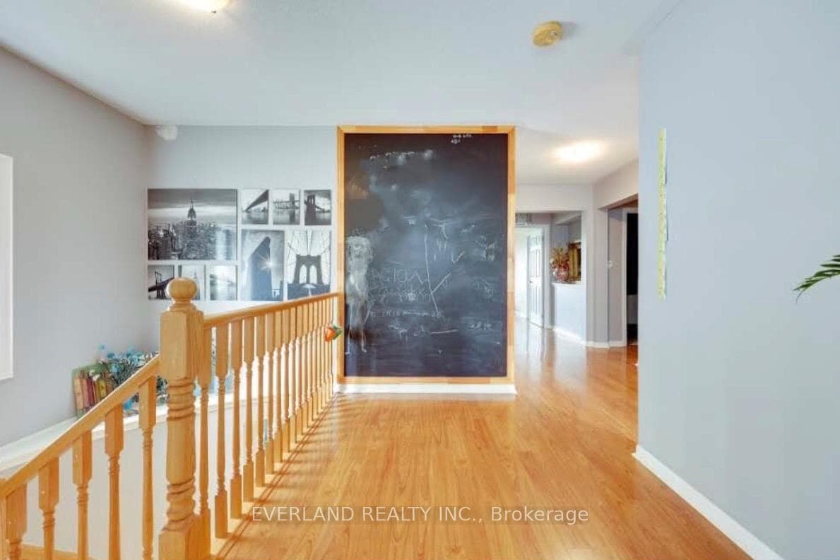 18 Clamerten Rd Street photo 12