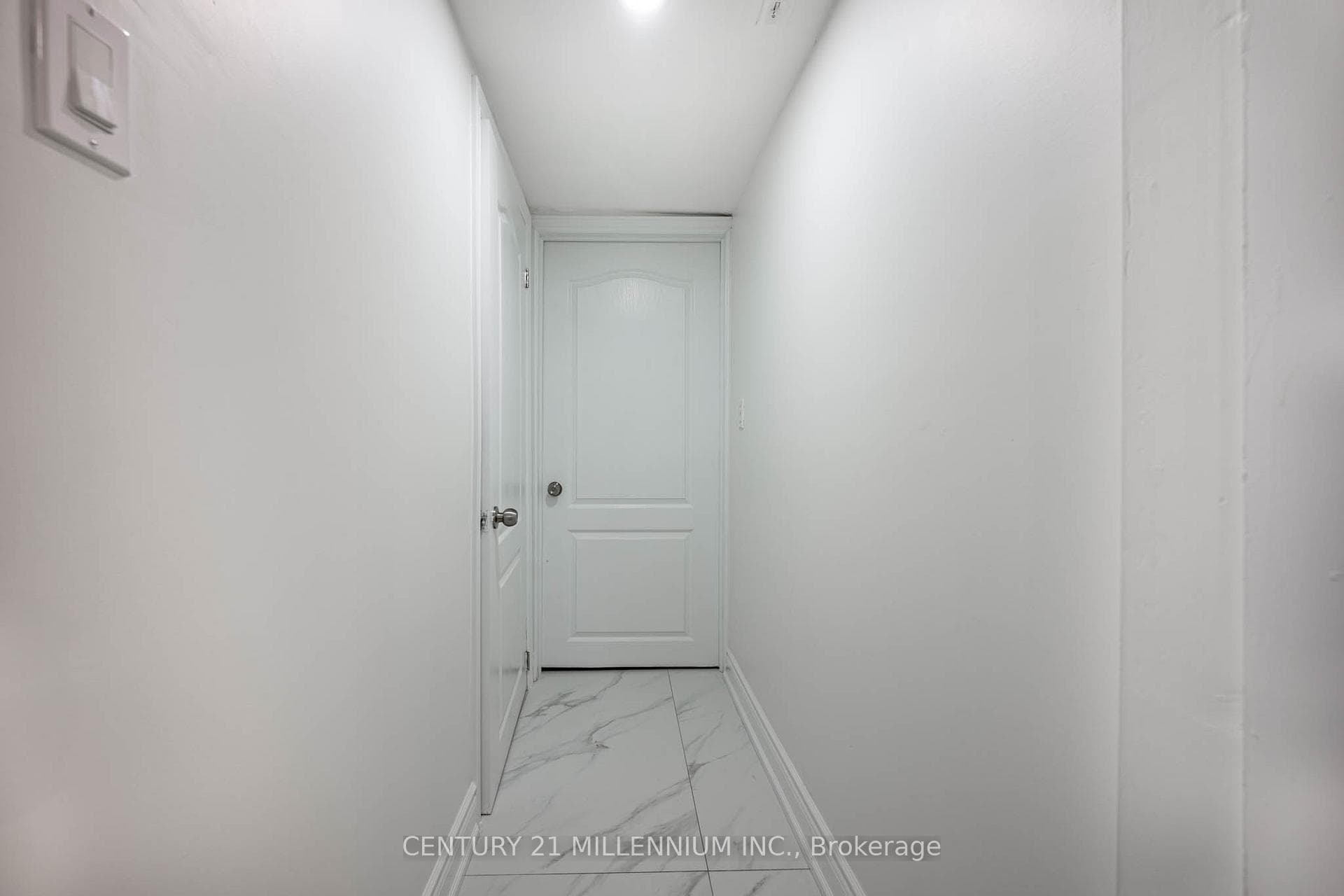 321 Howard Crescent photo 18