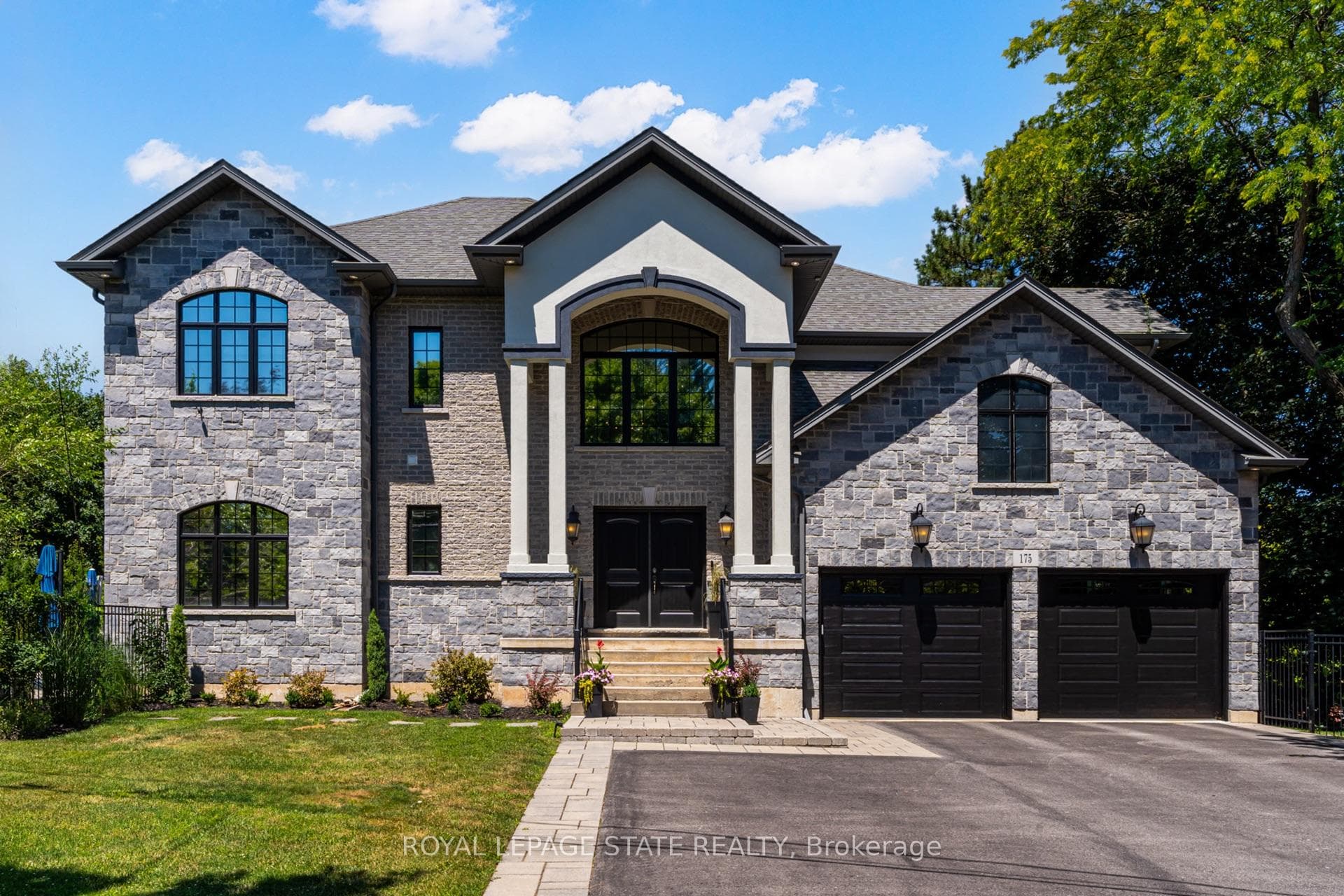 175 Oakhill Place photo 2