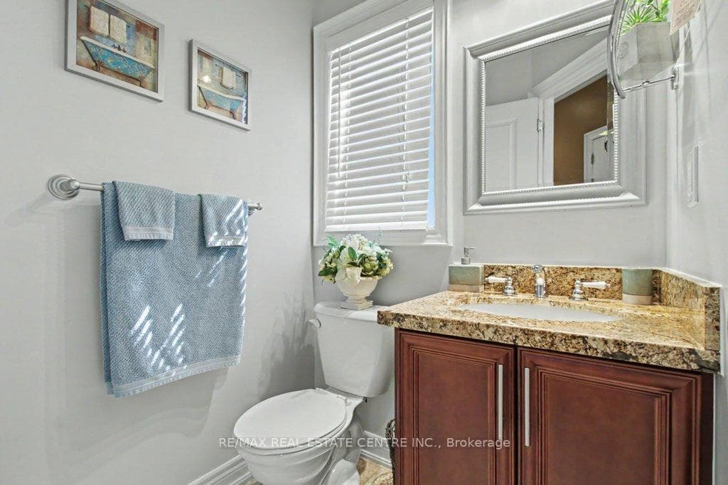 284 Normanhurst Avenue photo 9