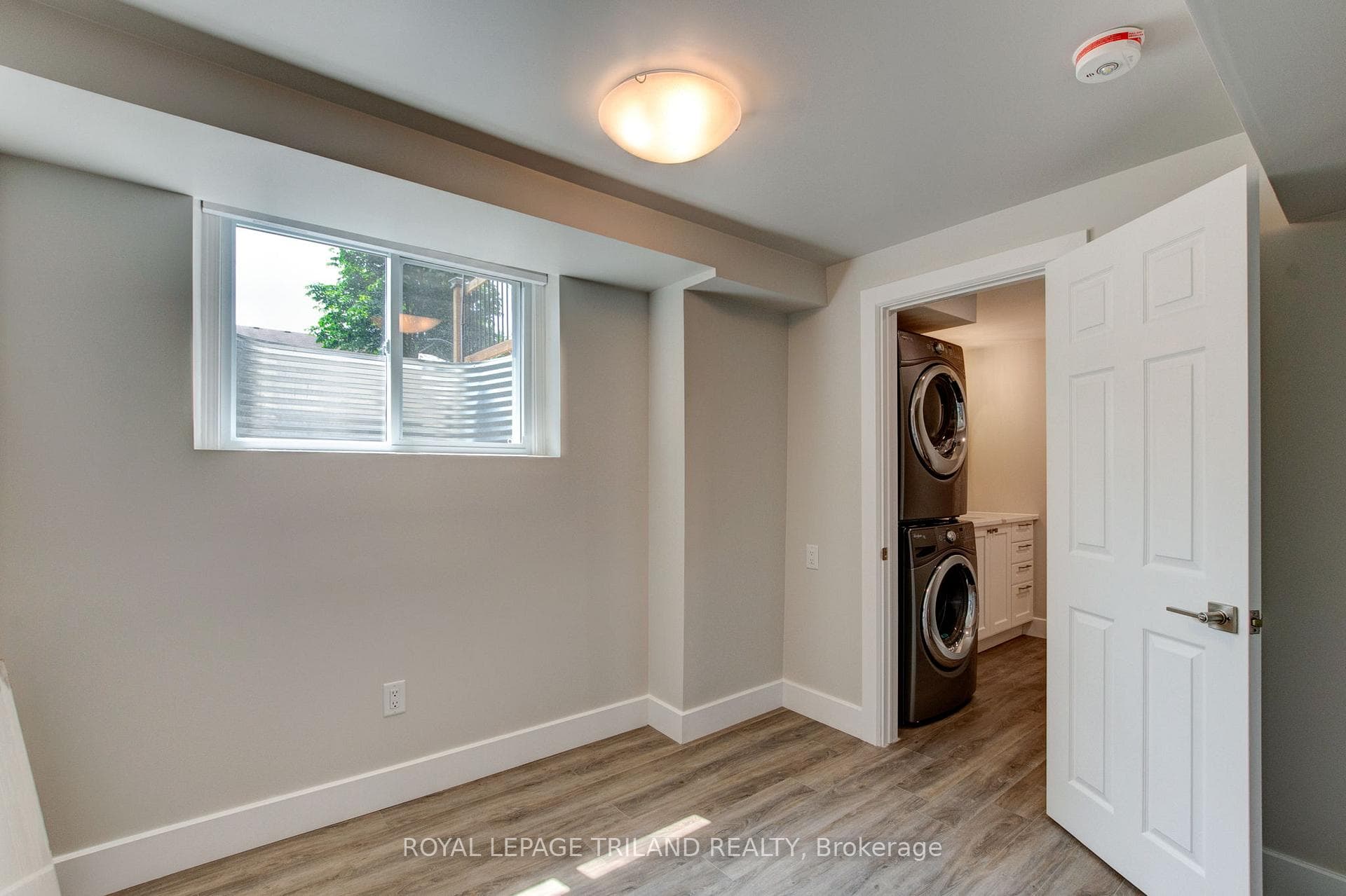 23 Denlaw Road Unit Lower photo 9