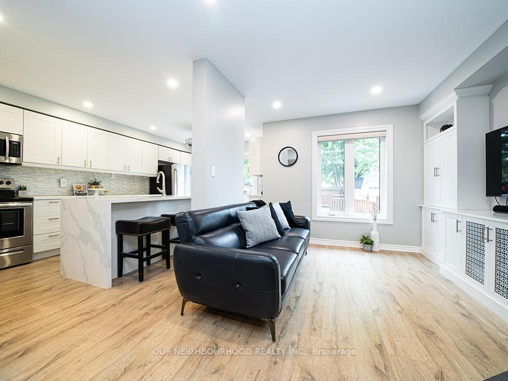 9 Regatta Crescent photo 11