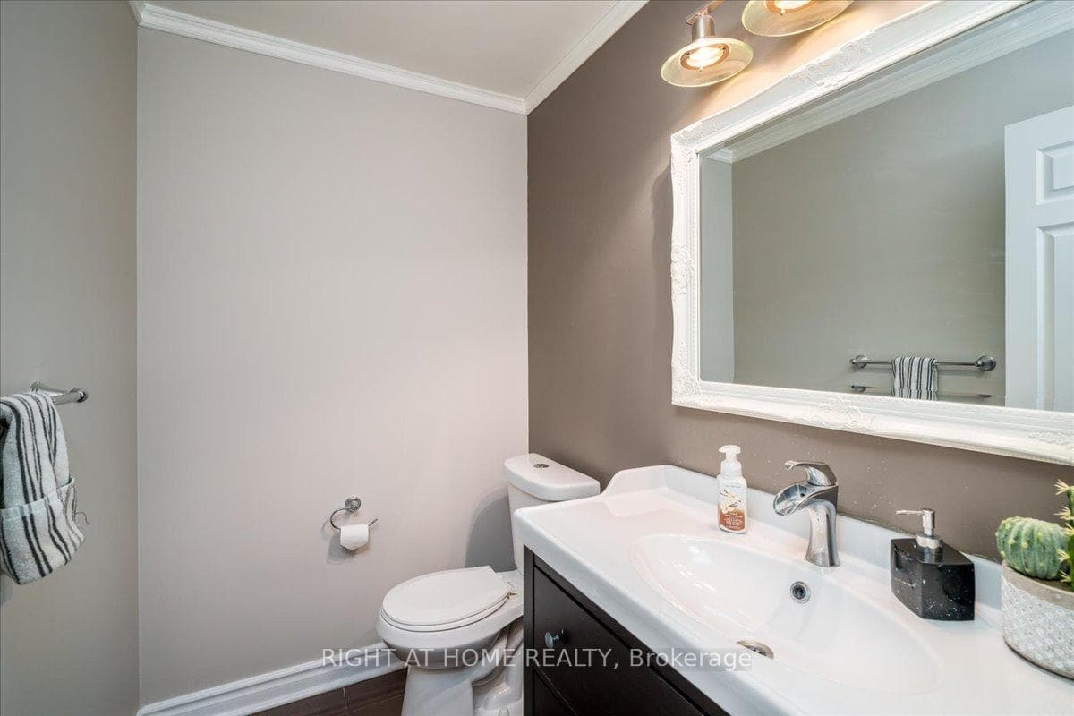 533 Braeburn Crescent photo 13