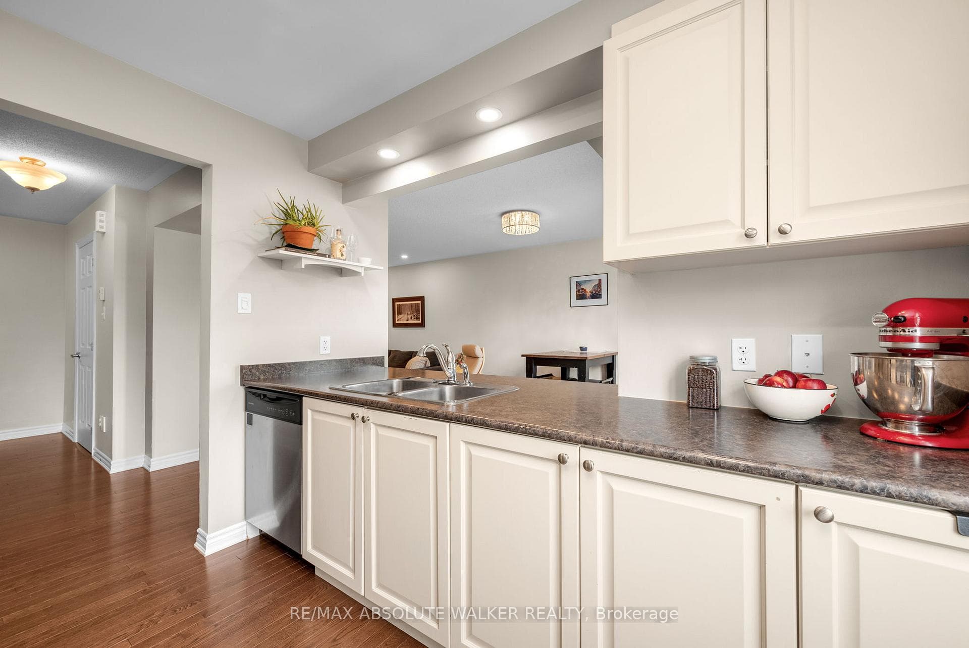 156 Sunshine Crescent photo 14