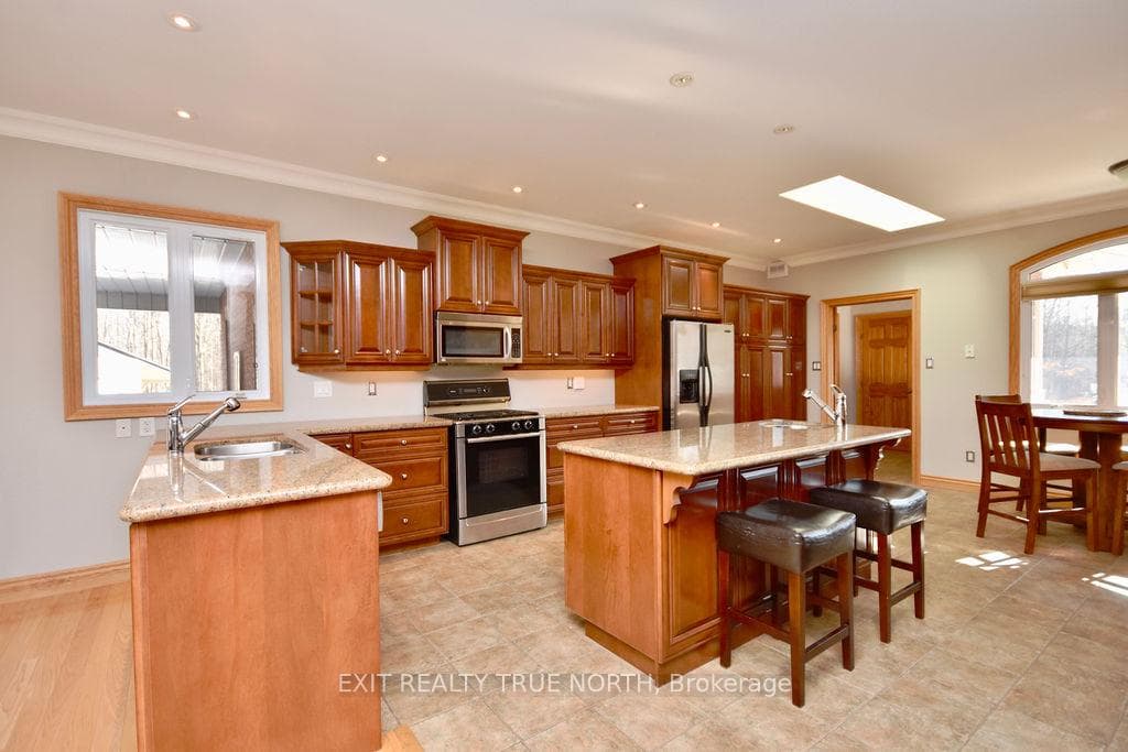 1524 Flos 8 Road photo 9