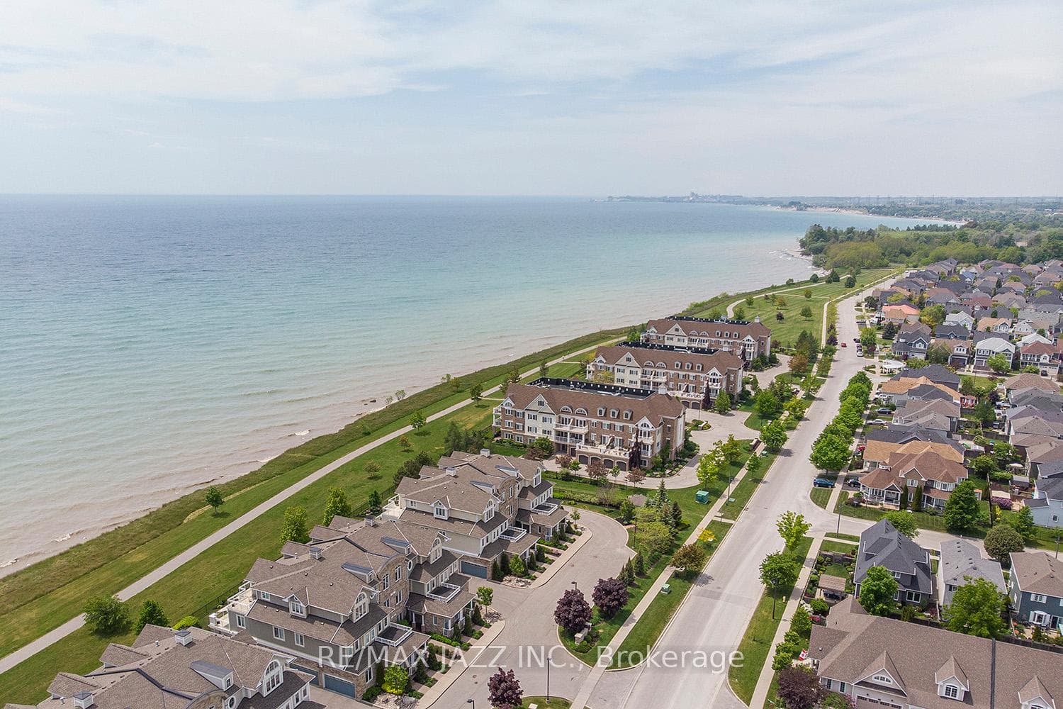 385 Lakebreeze Drive Unit 304 photo 1