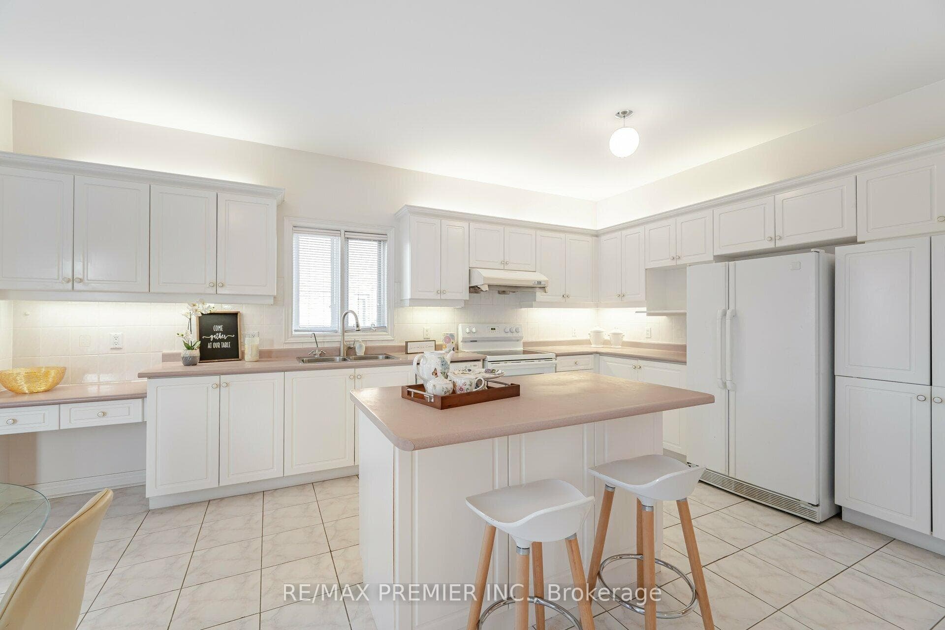 350 Calvert Road photo 18