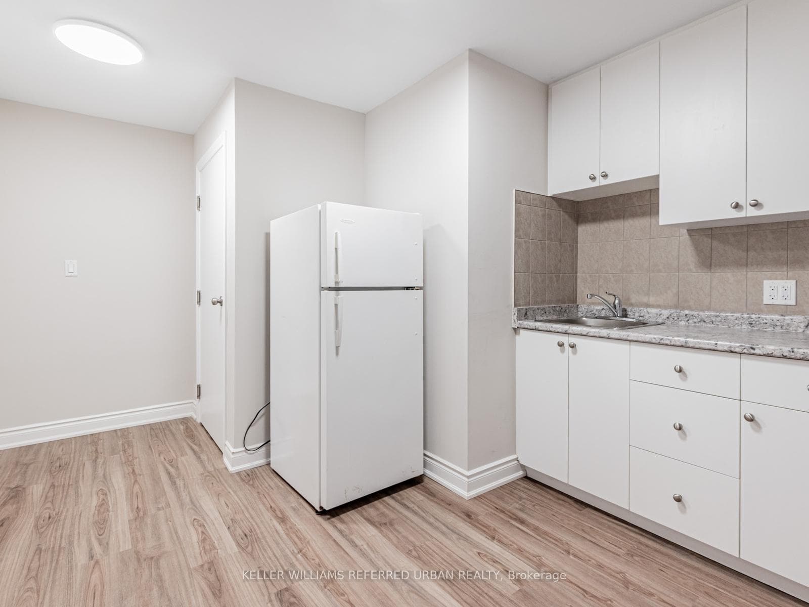 137 Shelborne Avenue Unit Basement Unit #2 photo 7