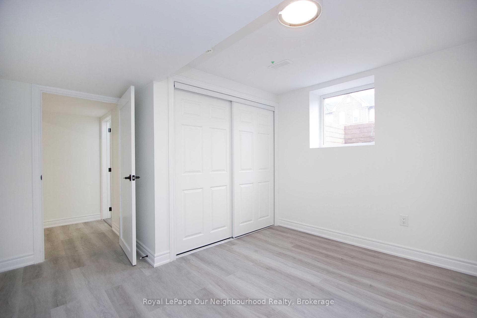 6 Westacott Crescent photo 12