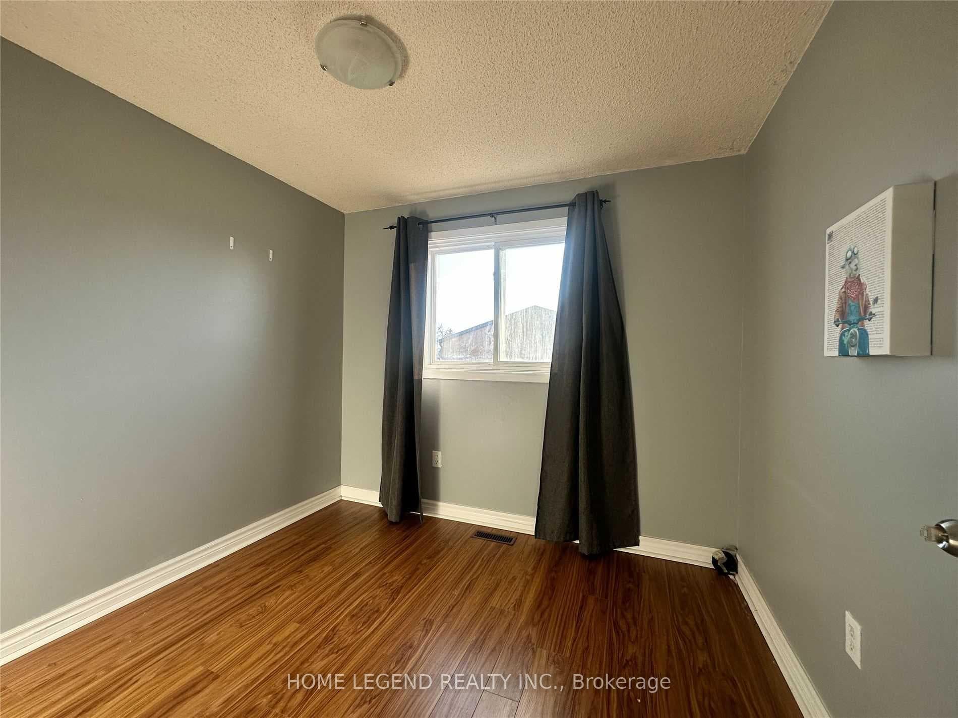 64 Dunbar Crescent photo 4
