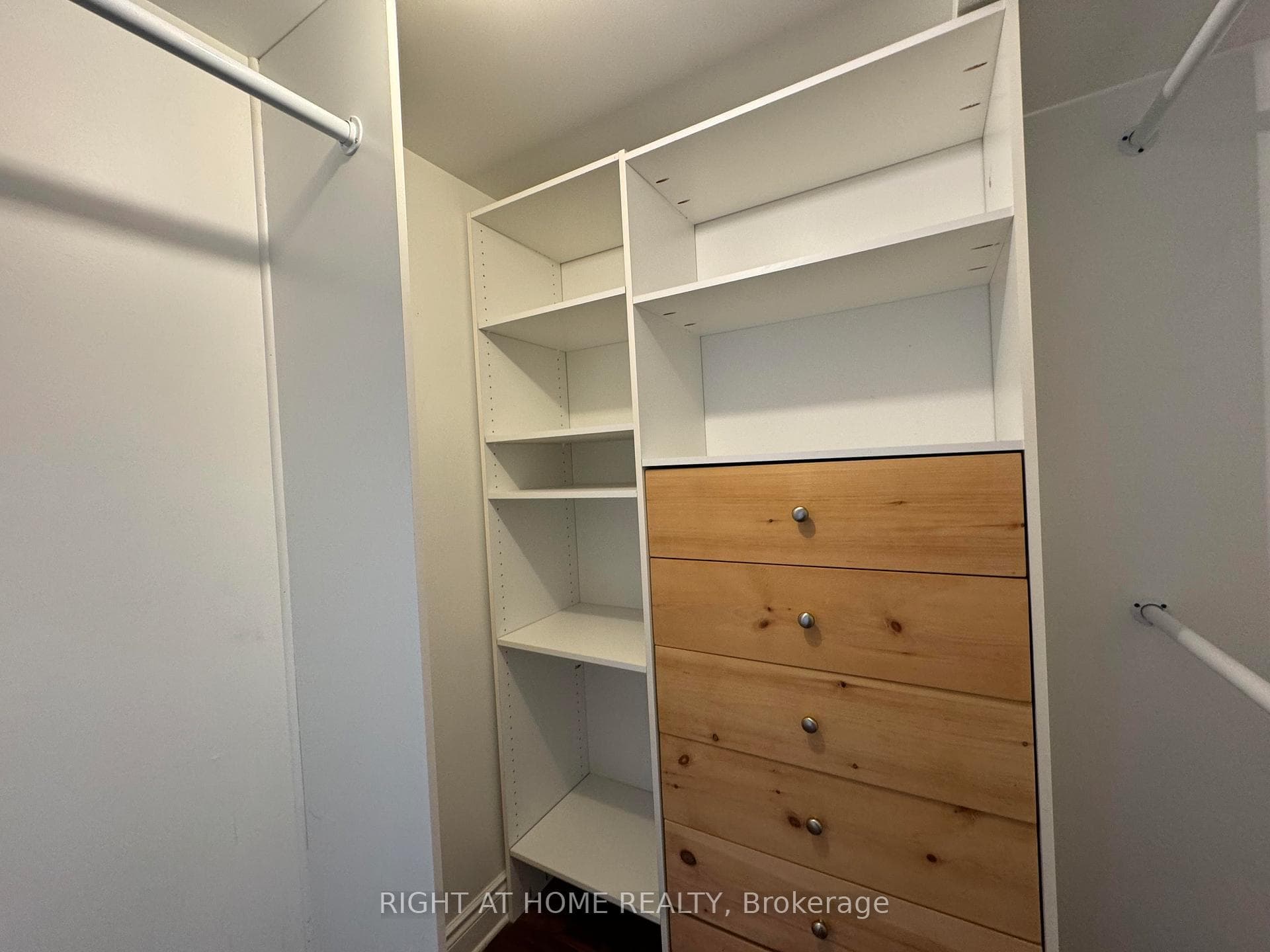 Master BR Wall In Closet w organizers