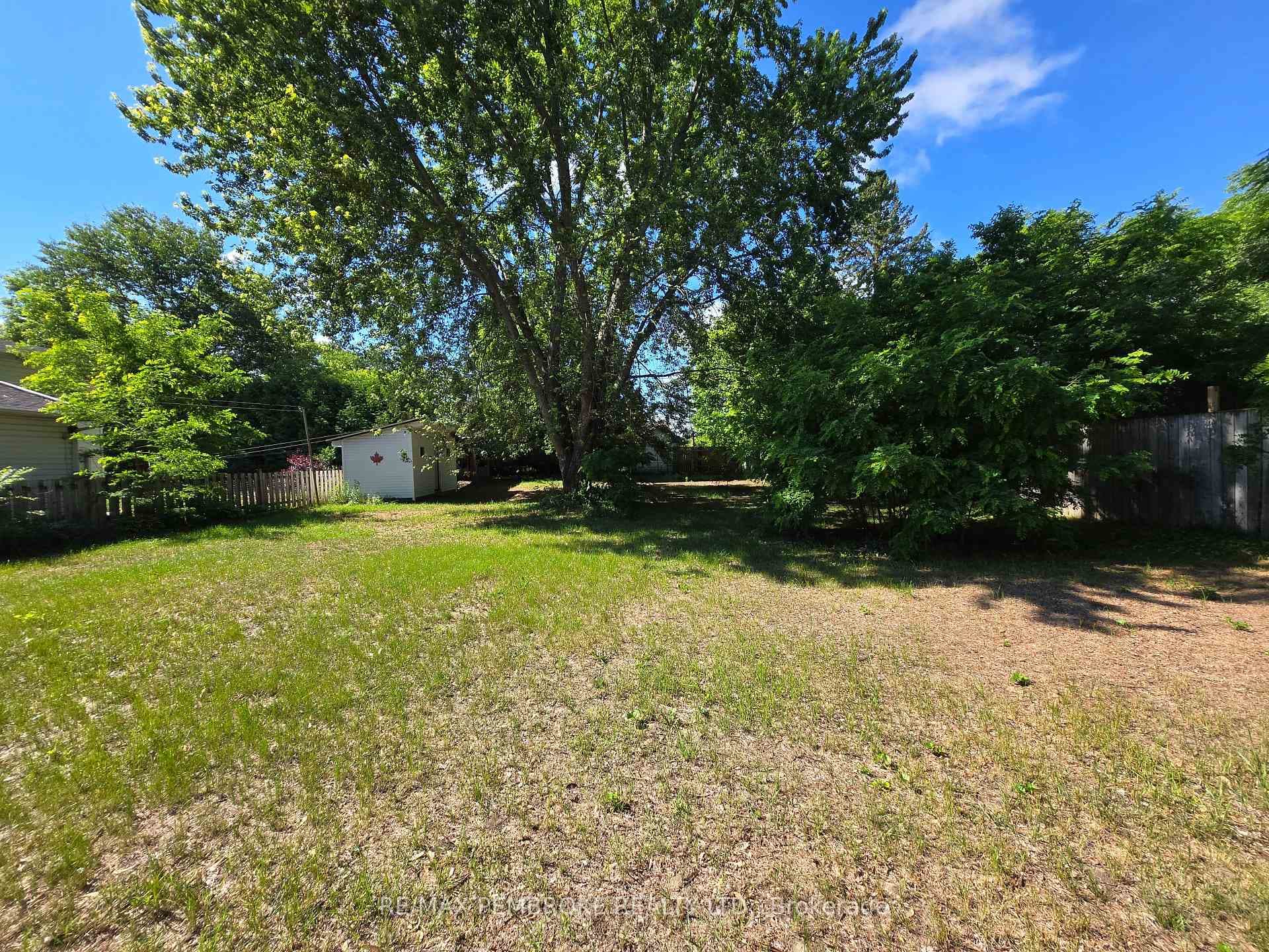 566 Perth Street photo 12