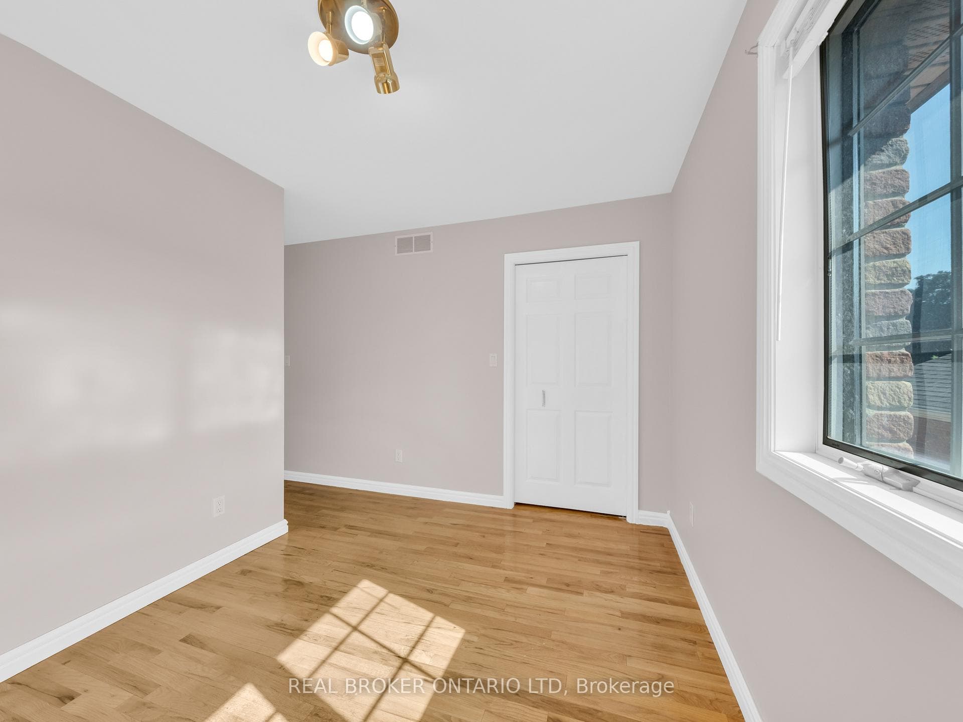 2545 Labelle Street photo 20