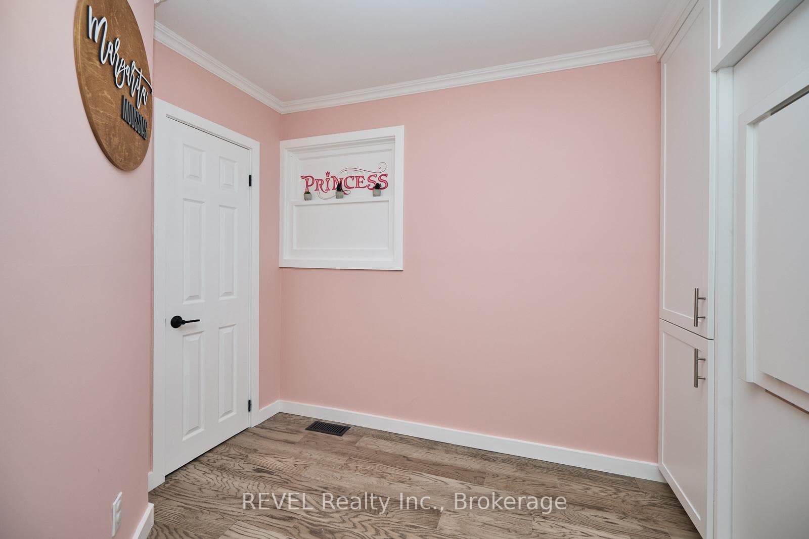BEDROOM 3 W/MURPHY BED