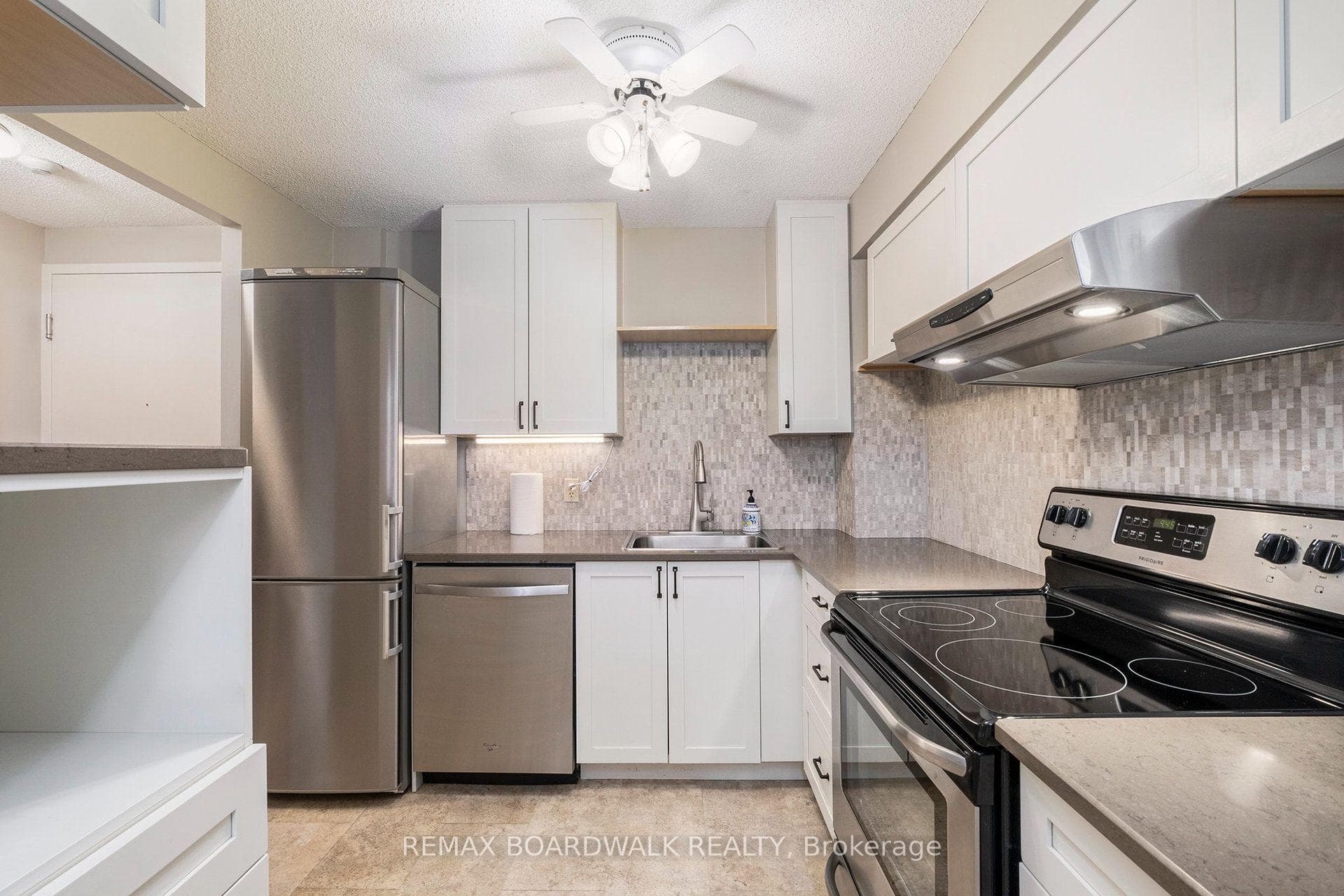 1025 Grenon Avenue Unit 210 photo 16