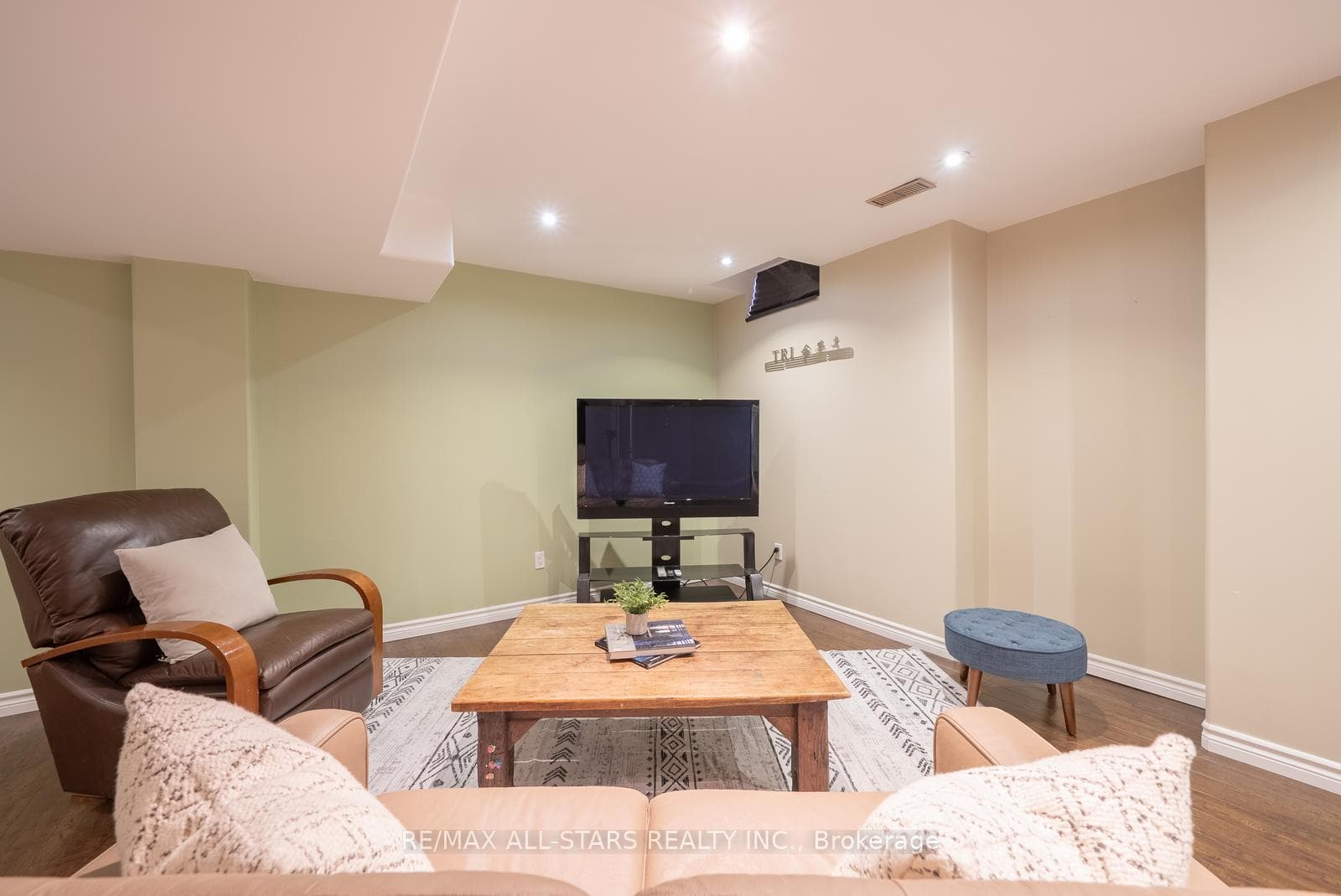 566 Hoover Park Drive photo 37