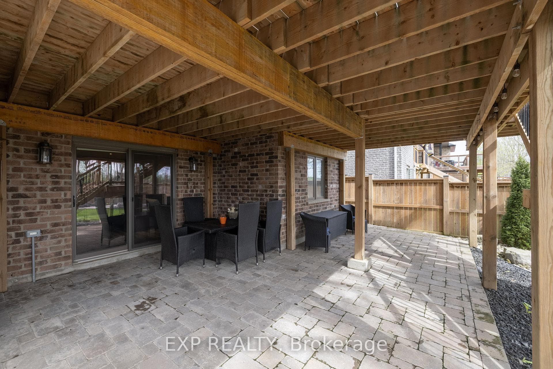 70 Kemp Crescent photo 32