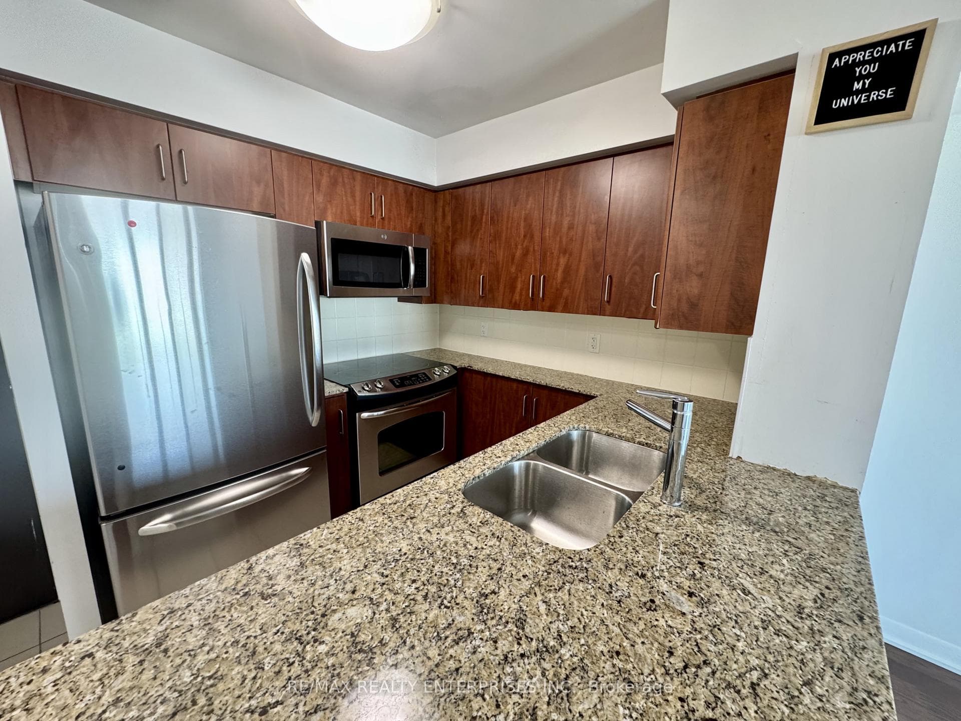 215 Sherway Gardens Road Unit 1009 photo 3