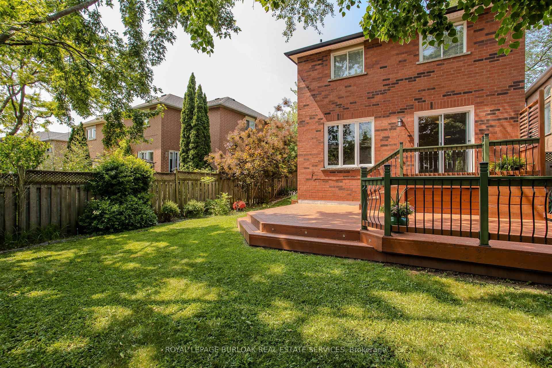561 Phoebe Crescent photo 30