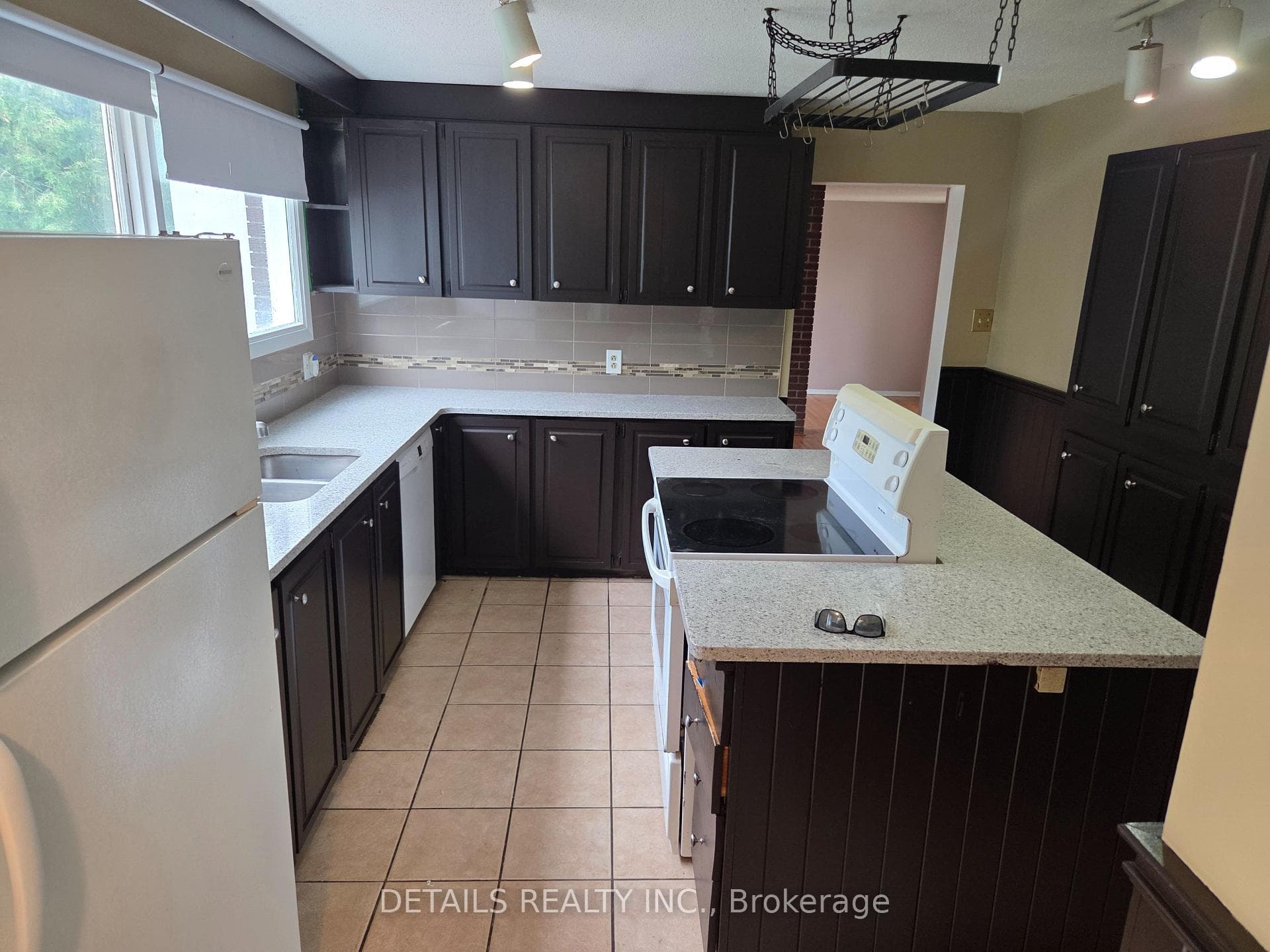 46 BEAUMARIS Drive photo 5