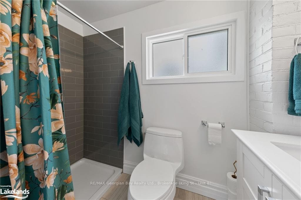 354 QUEEN Street photo 22