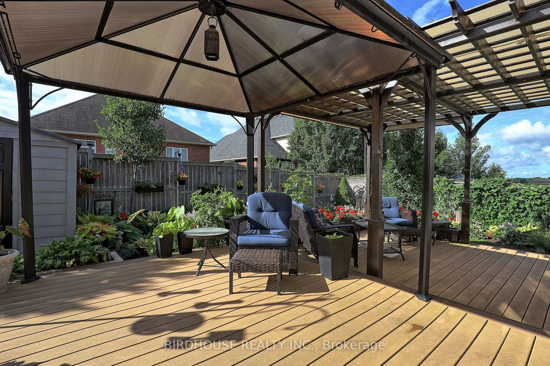 21 ELLIS Crescent photo 33