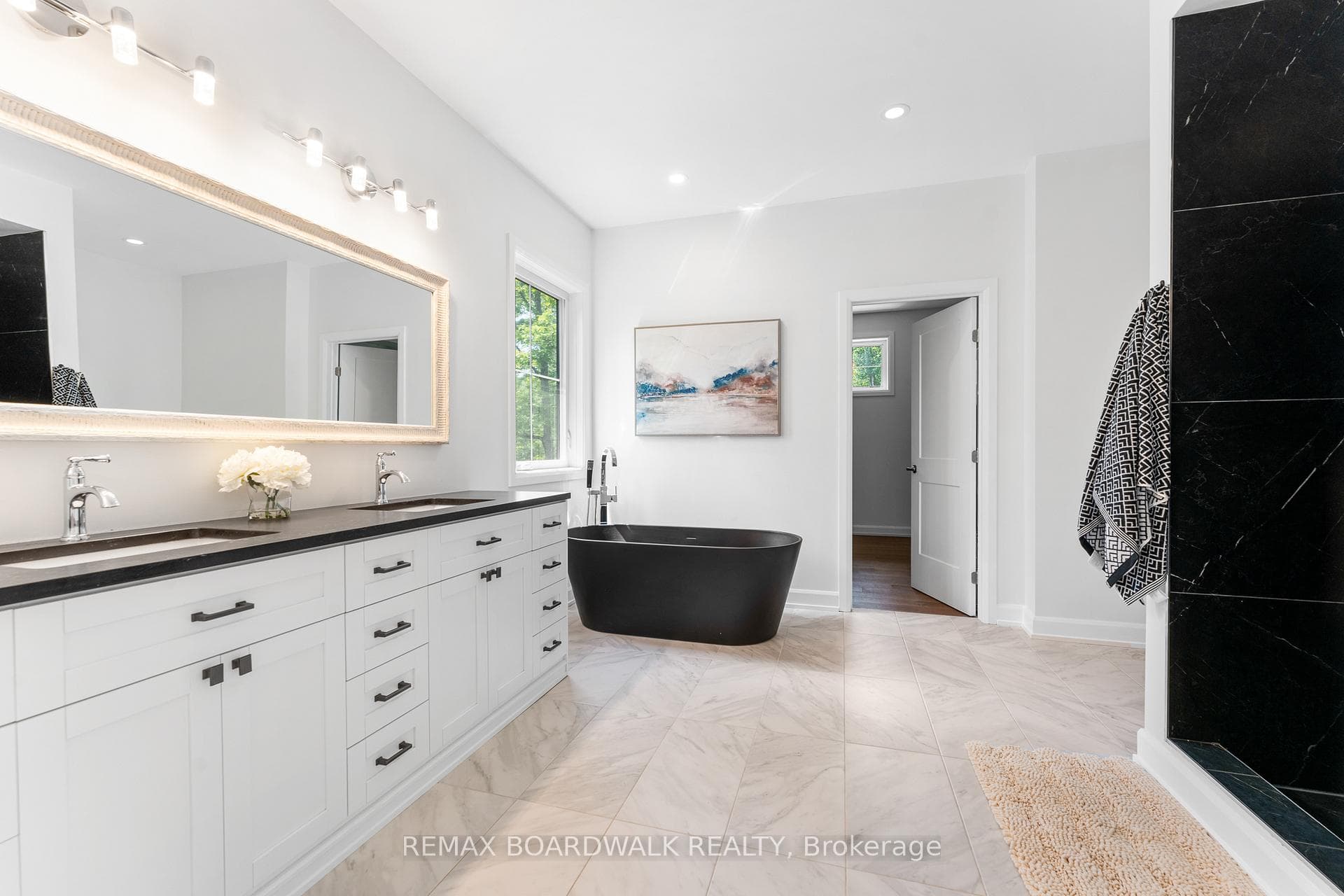 5PC Ensuite w/Custom Dbl Vanity w/Quartz Counters