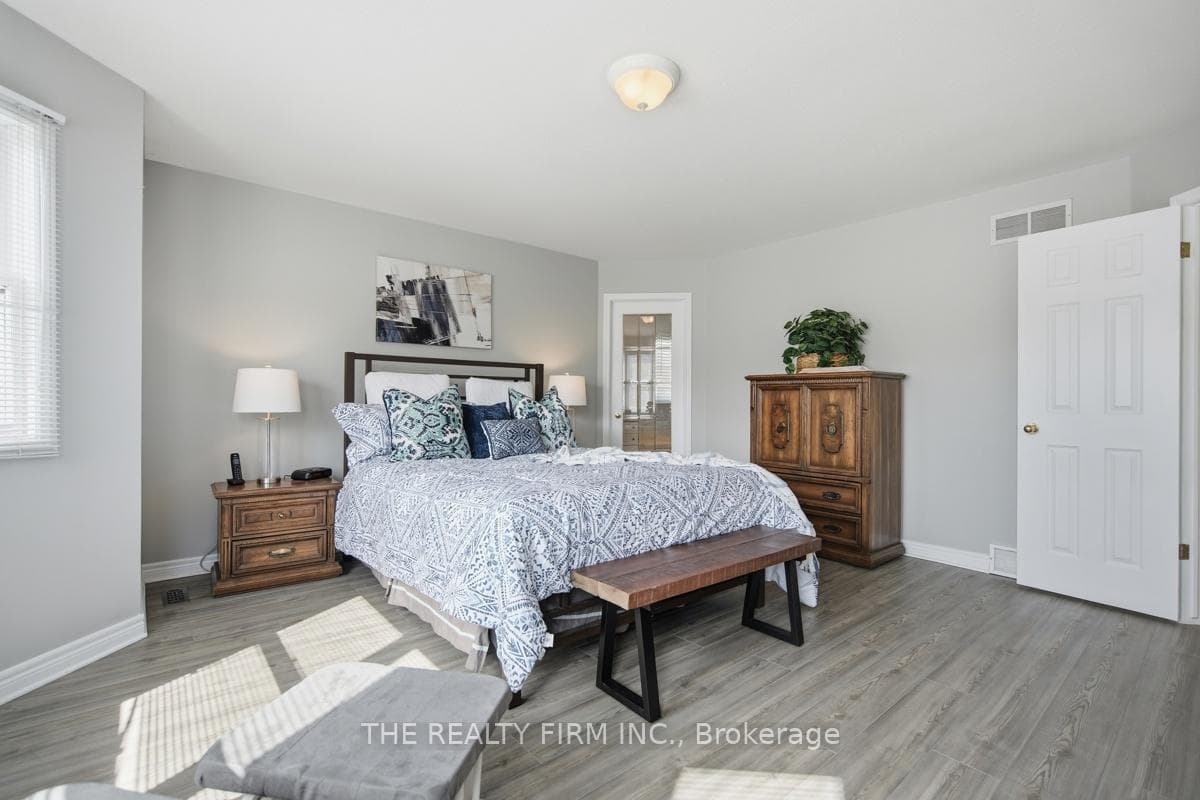 58 Meadowridge Crescent photo 23