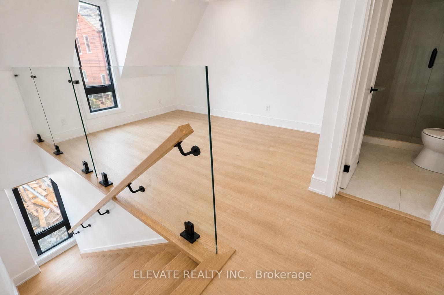 157 St Clarens Avenue Unit Laneway photo 5