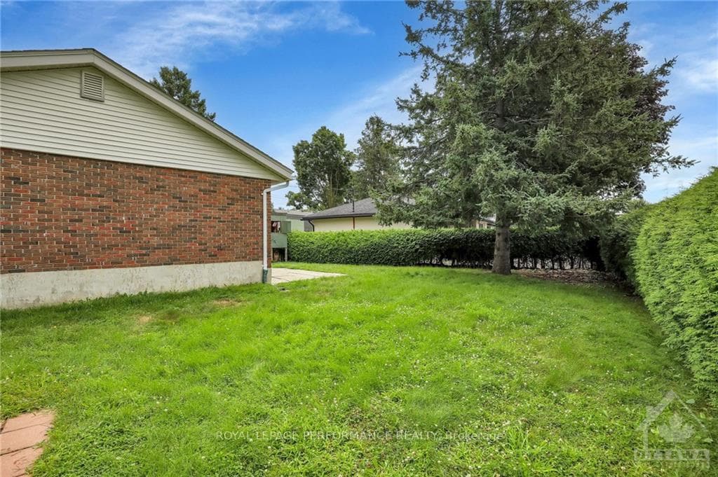6 FAIRHILL Crescent photo 15