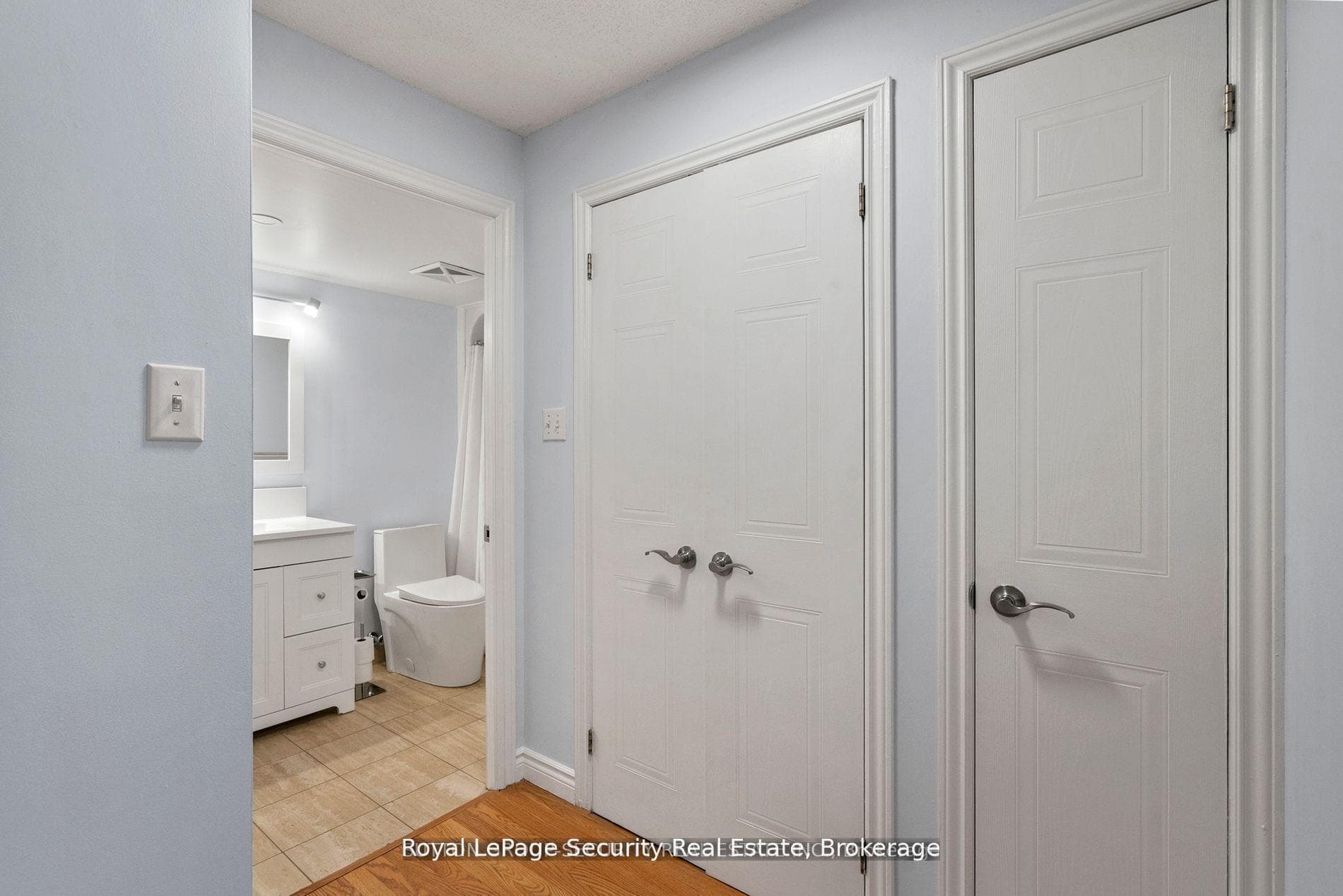 105 Victoria Street Unit 908 photo 18