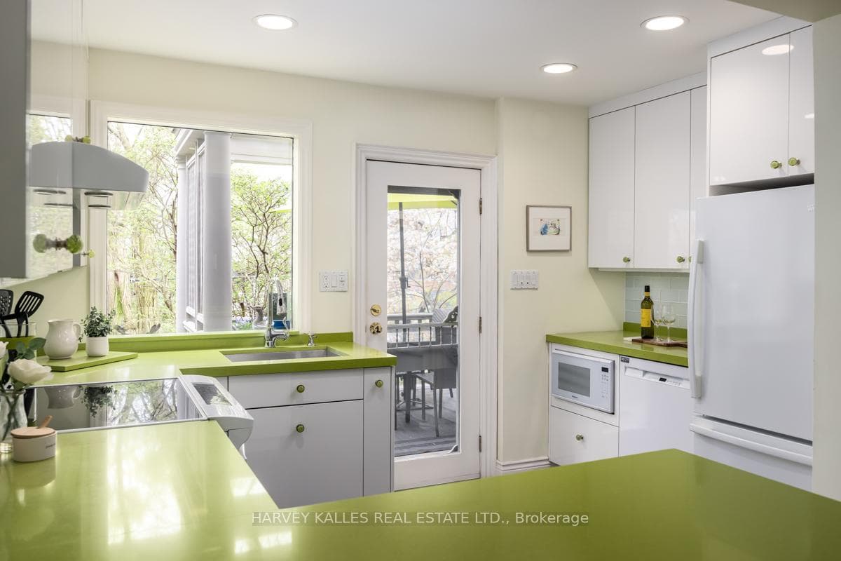 77 Balmoral Avenue photo 16