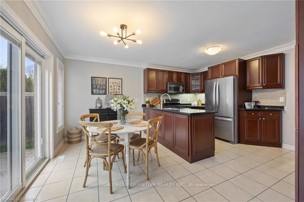 2485 Whitehorn Drive photo 10